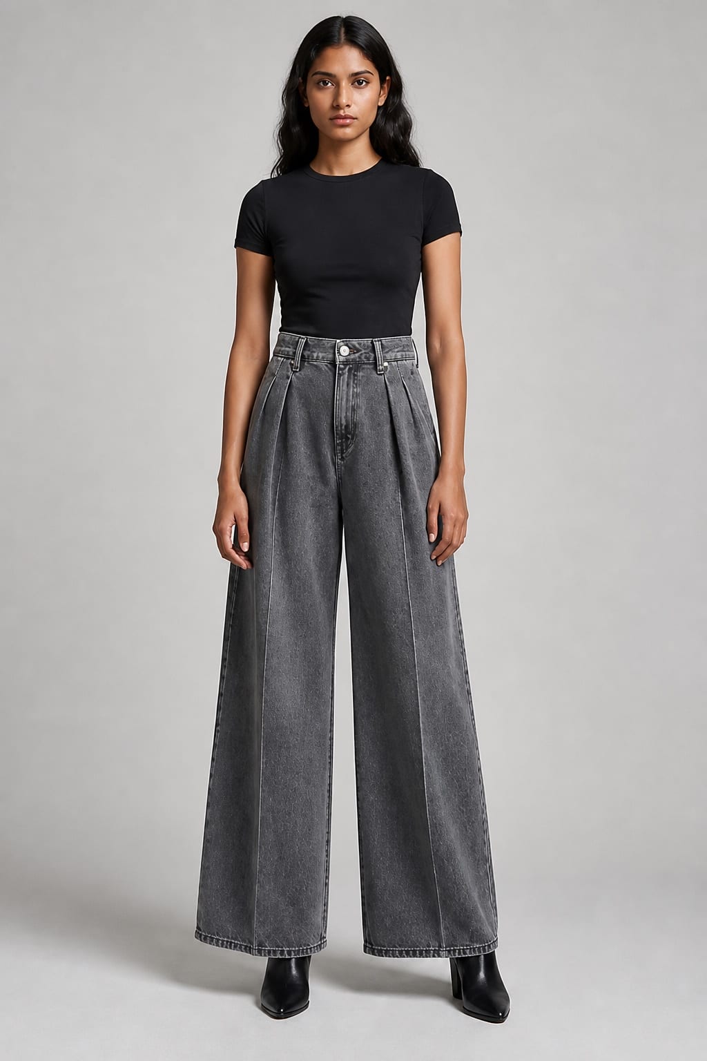 Aura Pleat Wide — Front view